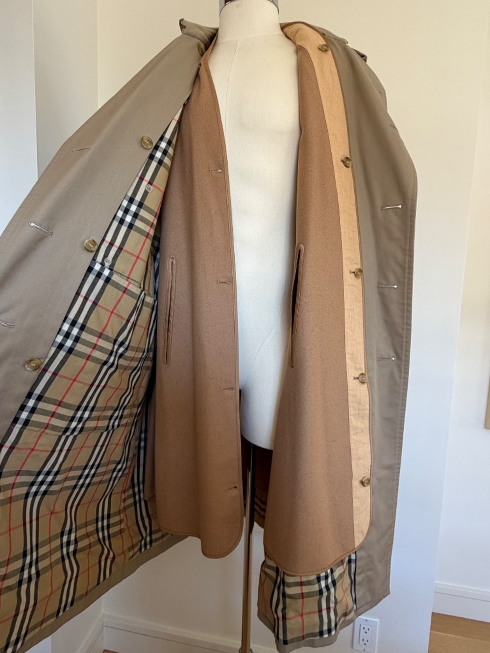 BURRYBERRY TRENCH COAT - Picture 2 of 14